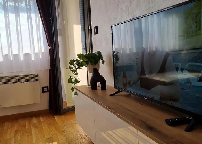 Posebna Prica 2 - Lux アパート