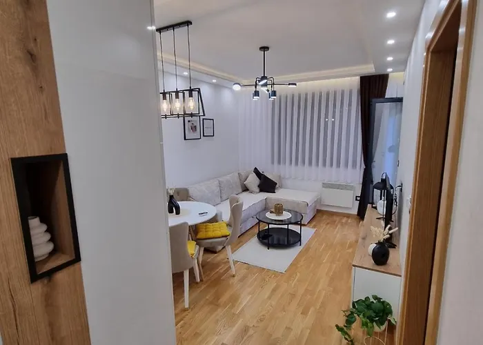 Posebna Prica 2 - Lux アパート