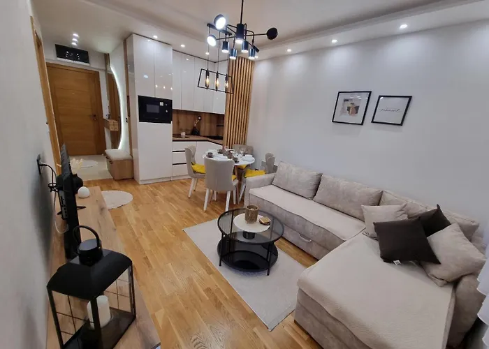 Posebna Prica 2 - Lux アパート *