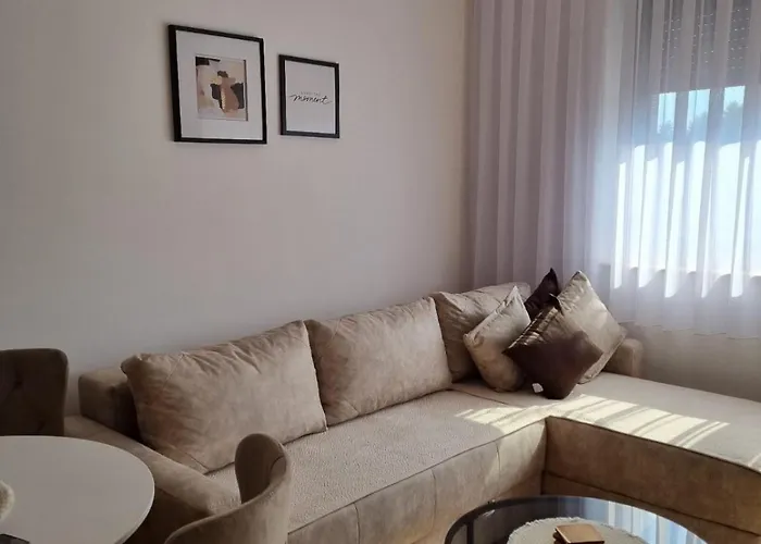 Posebna Prica 2 - Lux *