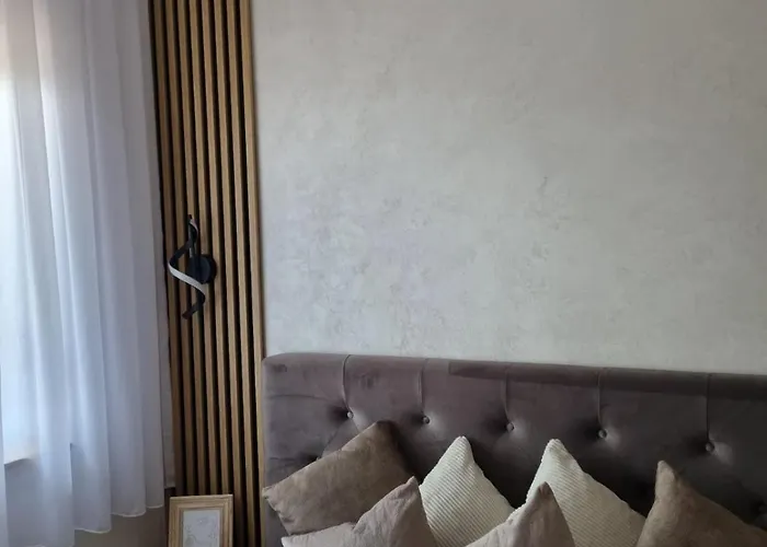 Posebna Prica 2 - Lux アパート