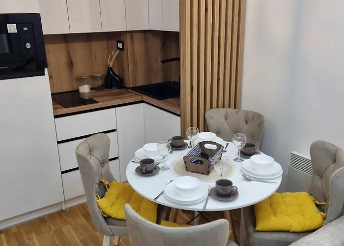 Posebna Prica 2 - Lux アパート *