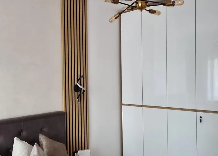 Posebna Prica 2 - Lux ズラティボール