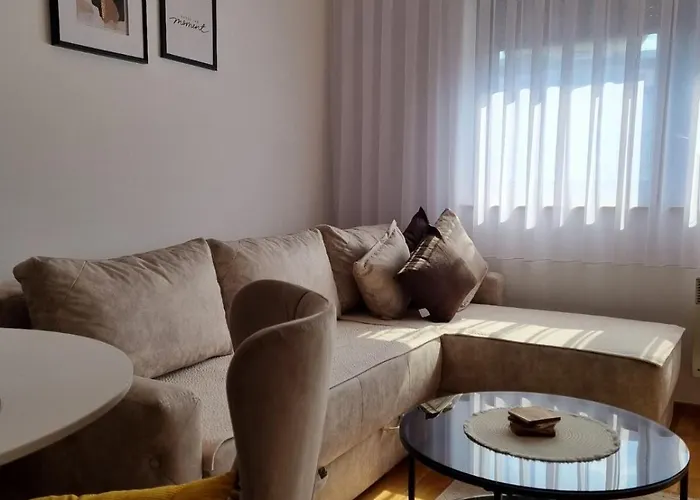 Posebna Prica 2 - Lux アパート