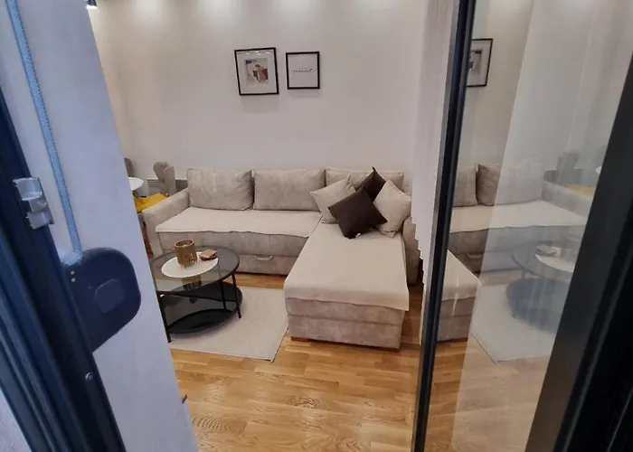 Posebna Prica 2 - Lux アパート *