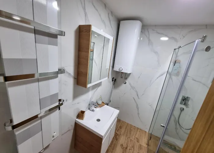 Posebna Prica 2 - Lux ズラティボール